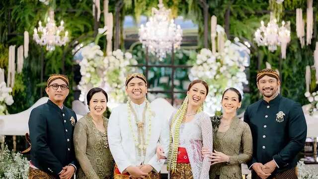 6 Potret Kompak Mieke Amalia dan Anggi Kadiman Mantan Istri Tora Sudiro di Akad Nikah Nabi...