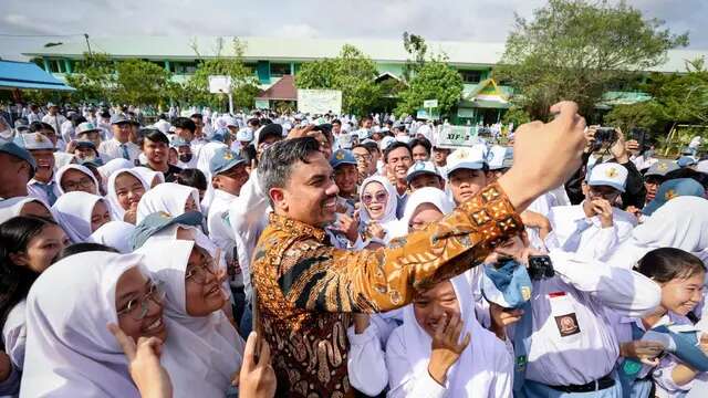 Setelah 27 Tahun, Menteri UMKM Kembali Menginjakkan Kaki di SMAN 3 Pontianak