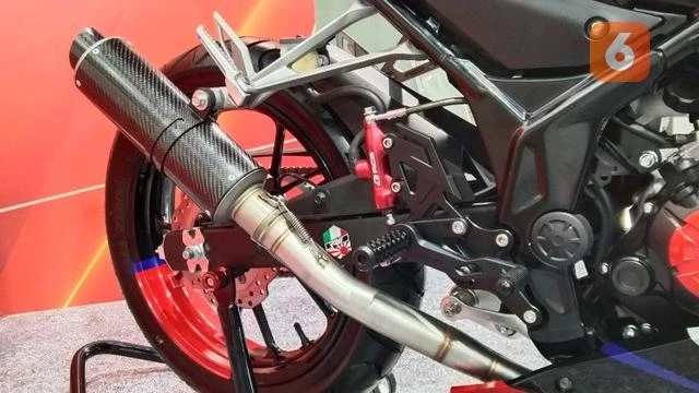 Knalpot Racing Sitaan Kepolisian Dikreasikan Menjadi Robot dan Pohon Pinang