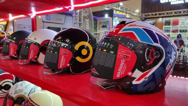 SMK Helmet Kian Populer di Kalangan Bikers Indonesia