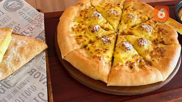 Manis Legit Durian Musang King Berpadu Keju Mozarella dalam Menu Pizza