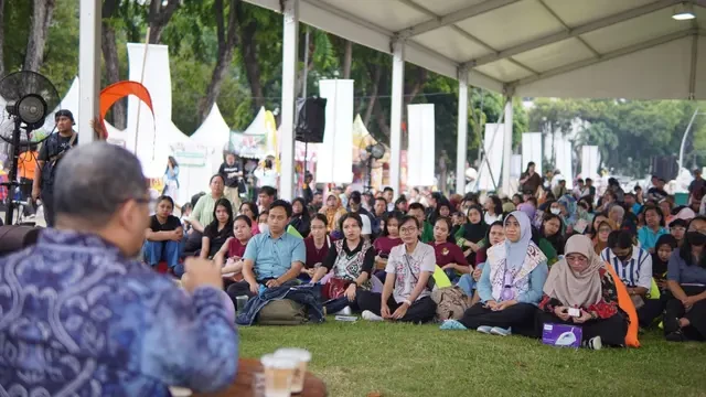 Rektor IMDE Totok Amin Soefijanto Ikut Jadi Juri Lomba Debat di Acara CIA Fest 2025