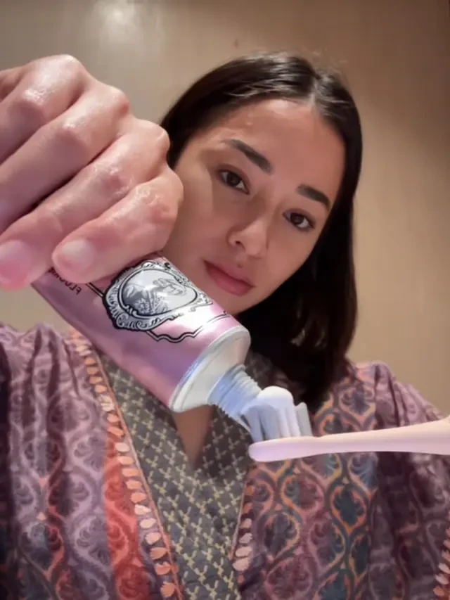 Nikita Willy Sikat Gigi Pakai Odol Premium Italia Seharga Rp300 Ribu, Sebut Bagian dari Se...