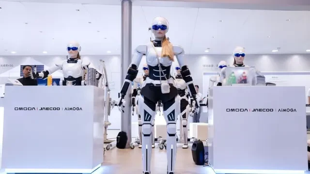 Laporan Liputan6.com dari Cina: Melihat Kecanggihan Robot Humanoid AiMOGA