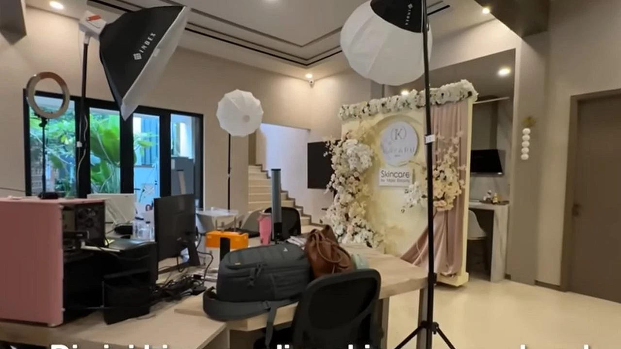 6 Potret Rumah Maia Estianty yang Disulap Jadi Kantor, Modern dan Estetis