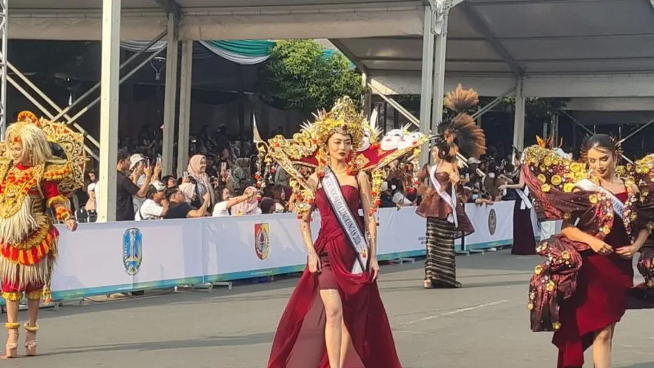 Dipadati Ribuan Wisatawan, Begini Kemeriahan Jember Fashion Carnaval