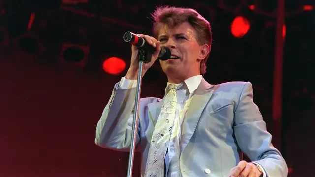 Mengenal David Bowie, Mendiang Bapak Glam Rock Seantero Bumi yang Meninggal Dunia Dua Hari...