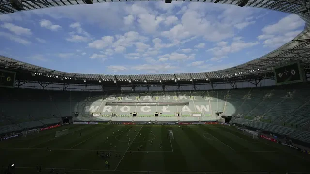 Bukan Cuma Trofi, Ini Jumlah Uang yang Didapat Chelsea atau Betis jika Juara Conference Le...