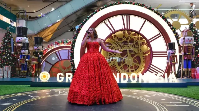 Penyanyi Sophia Utami dan Hati Suci Girls Choir Ramaikan Christmas Time 2023 Berlatar Nata...