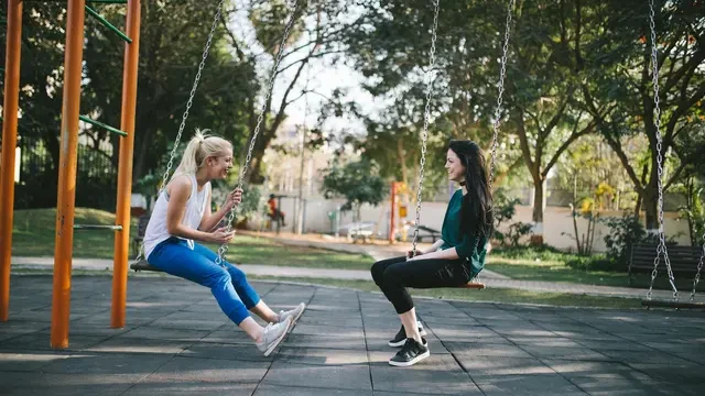 Cara Kepribadian Introvert Tingkatkan Interaksi Sosial Tanpa Kehabisan Energi