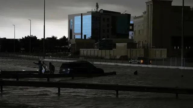 Banjir Dubai Melanda, Warganet Bagikan Rekaman Video dan Tanggapan di Media Sosial