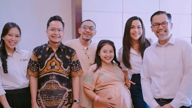 Idap Kanker saat Hamil, Intip Lagi Potret Mpok Alpa Melahirkan Anak Kembar