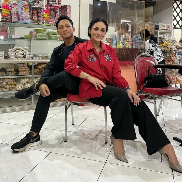 Krisdayanti Goda Azriel Hermansyah untuk Gabung ke Partai Politik: Kapan Pakai Jaket Merah...