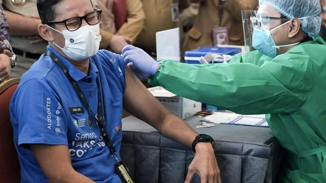 Cerita Sandiaga Uno Usai Disuntik Vaksin Covid-19 AstraZeneca: Agak Ngefly