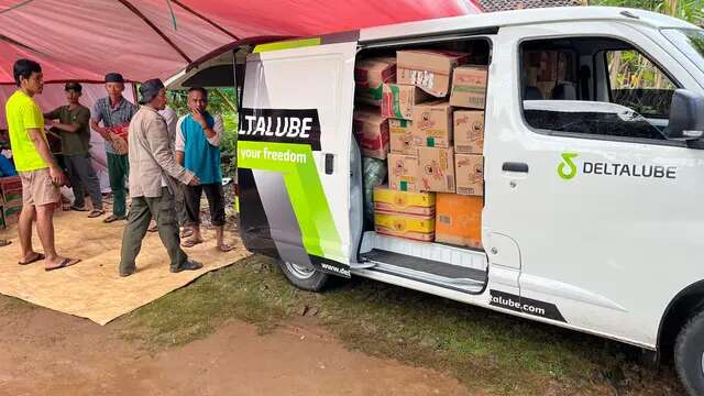 Peduli Kemanusian, Deltalube Berikan Bantuan ke Korban Banjir Sukabumi