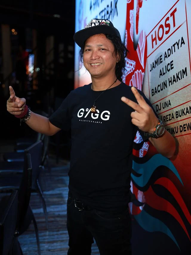 Gitaris Steven & Coconut Treez Menangis Minta Doa untuk Almarhum Tepeng