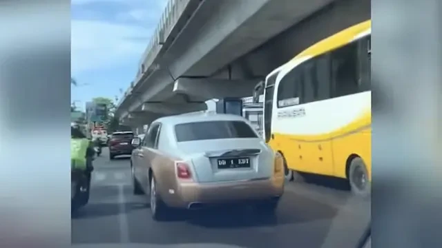 Heboh Mobil Rolls-Royce Gunakan Pelat Nomor Palsu di Makassar, Kini Ditilang Polisi