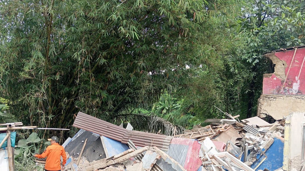 Detik-Detik Suara Gemuruh Kencang Diikuti Rumah 2 Lantai Rata dengan Tanah, Ternyata Ini P...