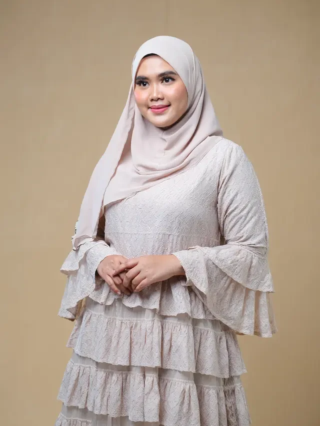9 Pilihan Dress Brokat untuk Orang Gemuk Berkerudung, Tampil Anggun dan Percaya Diri
