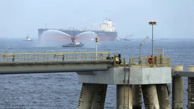 Iran Tutup Selat Hormuz, Biaya Logistik-Subsidi Energi RI Bakal Kena Dampak