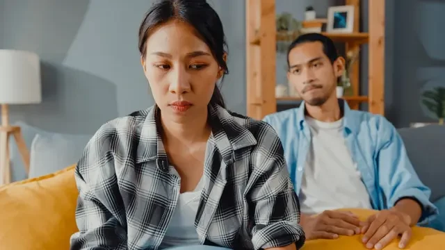 Nggak Pernah Dikenalin ke Teman atau Keluarganya? Kenali Alasan Pasangan Melakukan Pocketi...