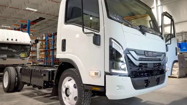 Truk Listrik Isuzu NRR-EV Mulai Diproduksi Massal