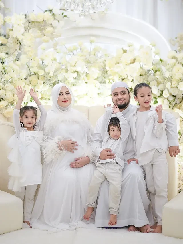 Tasyi Athasyia Gelar Gender Reveal Calon Anak Keempat, Warganet Pertanyakan Ketidakhadiran...
