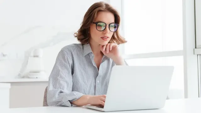 Fenomena Lock-In Season: Tren Kejar Target Akhir Tahun yang Berisiko Burnout