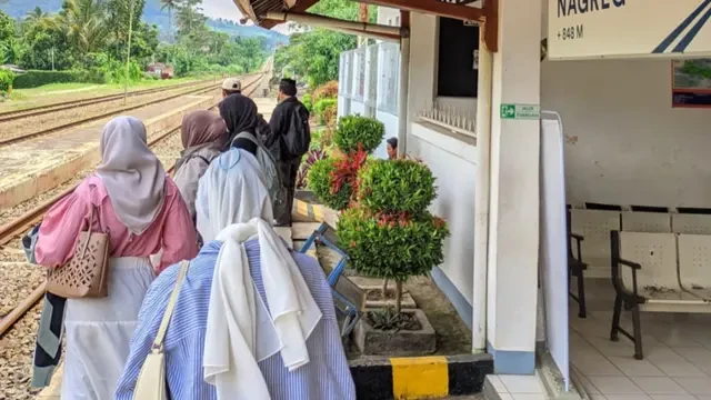 Posisinya Dikelilingi Gunung, Ini 6 Stasiun Kereta yang Letaknya Tertinggi di Daop Bandung