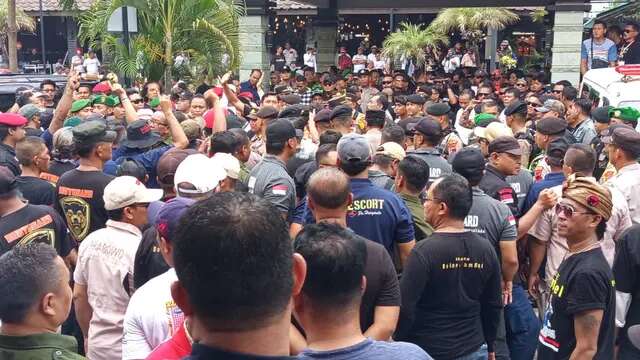 Debat Pilkada Kudus Diwarnai Kericuhan, Satu Pendukung Paslon Terluka Lemparan Botol