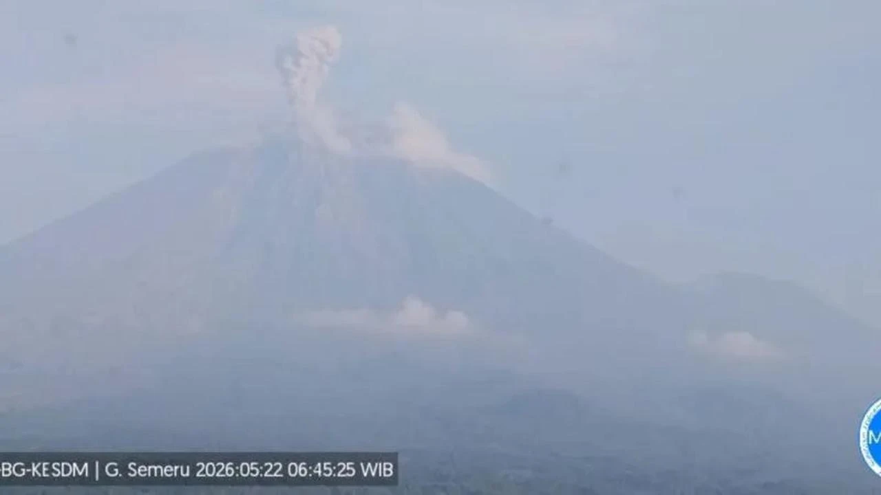 Gunung Semeru Erupsi Dua Kali Hari ini, Waspada Potensi Lahar Dingin