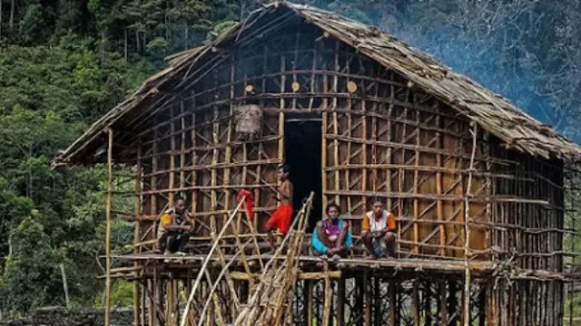 Mengenal Rumah Mod Aki Aksa, Hunian Adat Papua Barat Penuh Penuh Makna dan Filosofi