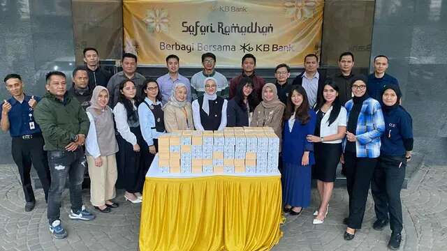 Ramadhan Penuh Berkah, KB Bank Bagikan Takjil Gratis untuk Masyarakat Bandung