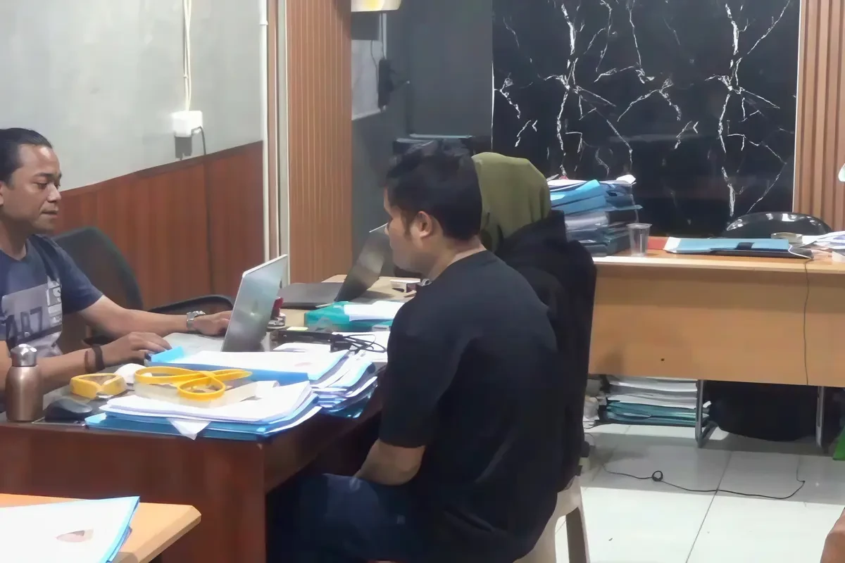 Akal-akalan Pasutri Jual Emas Palsu di Pasar Induk