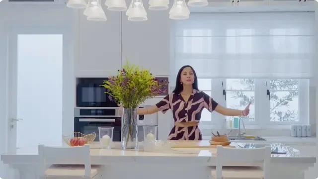 10 Potret Dapur Kirana Larasati yang Canggih, Didominasi Nuansa Putih Elegan