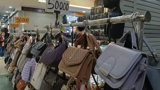 Pedagang: Mangga Dua Tak Bisa Hidup Tanpa Barang 