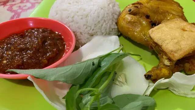 Kuliner Gorontalo yang Membuat Rindu, Ayam Lalap dengan Sambal Roa