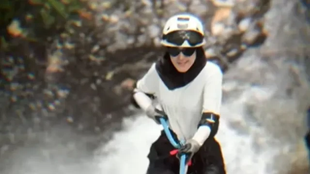 Potret Alya Nabila saat Canyoneering di Air Terjun, Beri Ucapan untuk Gunawan Dwi Cahyo