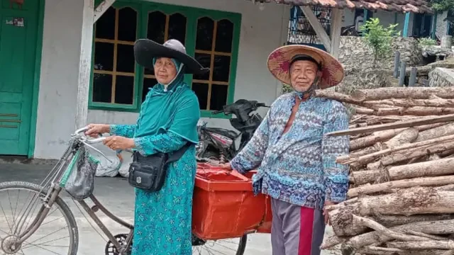Kisah Pedagang Pentol Naik Haji usai Menabung 27 Tahun 