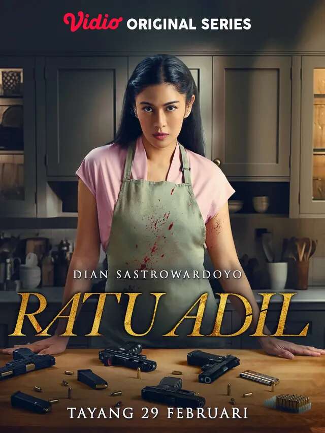 Vidio Ungkap Poster Pertama Serial Ratu Adil: Dian Sastrowardoyo Menyuguhkan Kedalaman Kar...