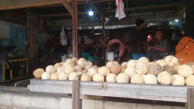 Tidak Mudik Lebaran, Penjual Kelapa Parut di Gorontalo Raup Untung Besar