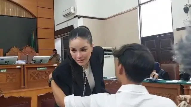Nikita Mirzani Protes Keterangan Saksi Doktif Dipotong Jaksa, Sidang Sempat Ricuh Hingga D...