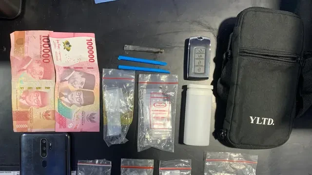 Seorang Polisi Ikut Pesta Sabu di Rumah Pengedar Narkoba