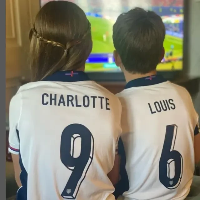 Kate Middleton Bagikan Foto Langka Charlotte dan Louis Pakai Kostum dan Nonton Timnas Ingg...