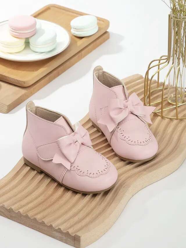 10 Pilihan Sneakers Anak Perempuan yang Trendy dan Harga di Bawah Rp300 Ribu