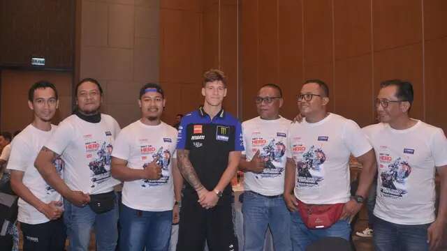 Ketika Para Fans Berebut Foto Bareng Fabio Quartararo di Lombok