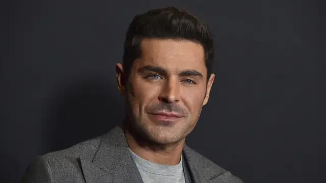 5 Potret Terbaru Zac Efron Sang Bintang High School Musical, Kini Raih Hollywood Walk of F...