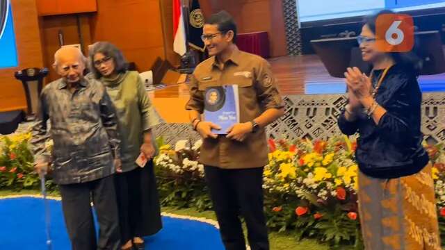 Peringati Hari Radio Nasional, Emil Salim Mantan Menteri di Era Soeharto Terkenang Lagu Ma...