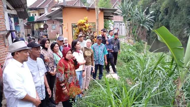 Blusukan ke Kota Malang, Cagub Risma Tinjau Sungai Bandulan dan Tawarkan Solusi Atasi Banj...