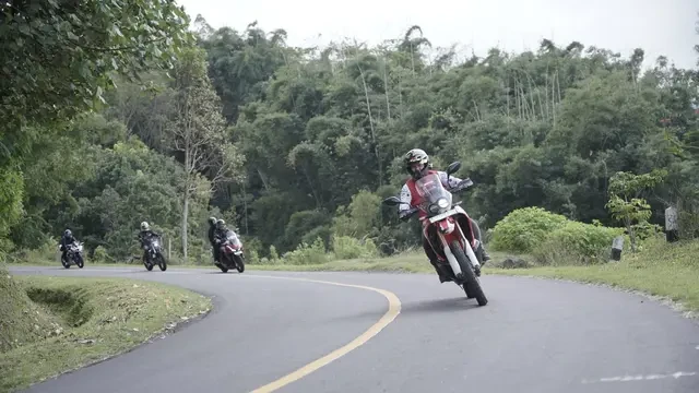 Motul Uji Pelumas 5100 dan 7100 Ajak Pecinta Motor Touring Jelajah Flores